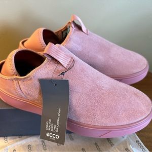Perfect brand new ECCO brand slide slippers with sheepskin lining, size 39